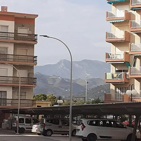 Piso Centrico En Urbanización Frente Al Mar * Almuñécar